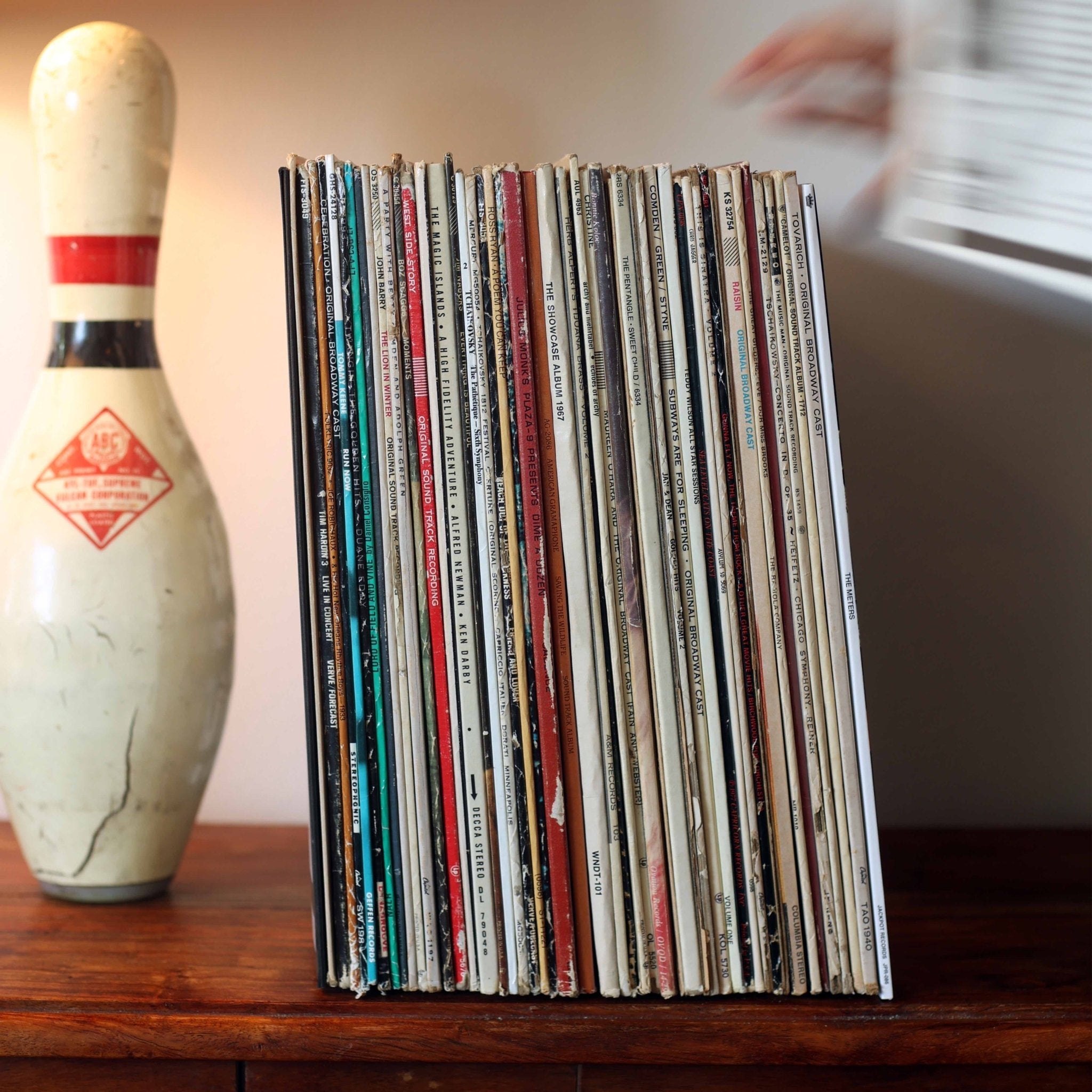 Vinyl Record Bookend – The Most Minimalist Vinyl Display Ever